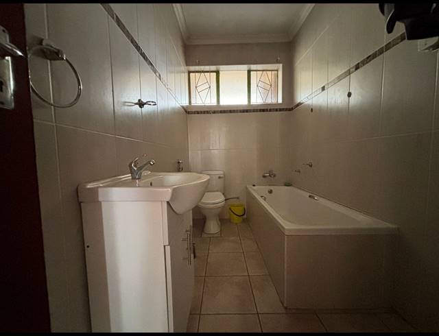 2 BEDROOM FLAT FOR SALE IN VEREENIGING CENTRAL
